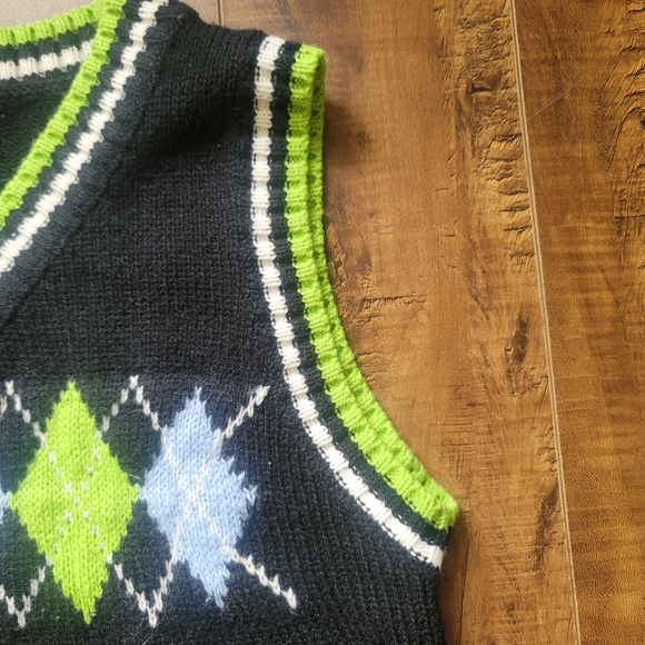 Fall Winter Plaid Knitted Cropped Sweater Vest in Black - Picture 6 of 9